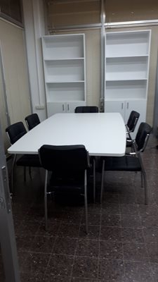 שולחן לחדר ישיבות